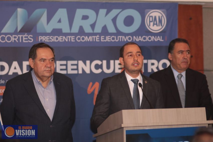 Presenta Marko Cortés a su equipo de campaña para contienda interna 