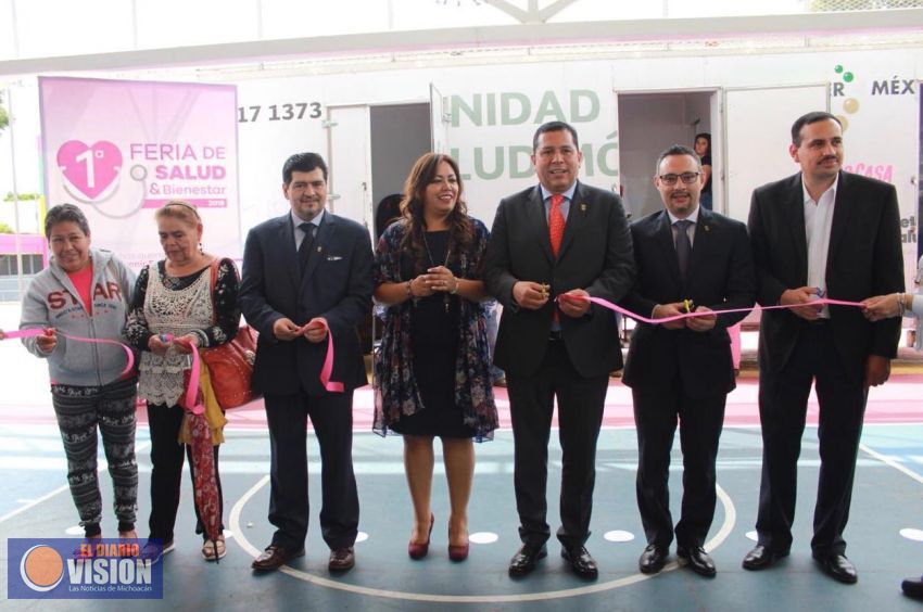 Con feria de la salud, invitan a mujeres a cuidarse