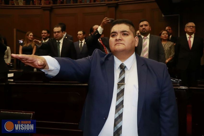 Arturo Hernández Vázquez rinde protesta como diputado local