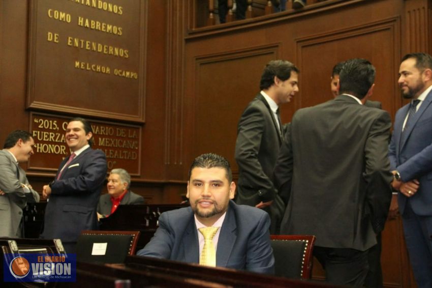 Rinde Octavio Ocampo protesta como diputado local por el Distrito 18 de Huetamo