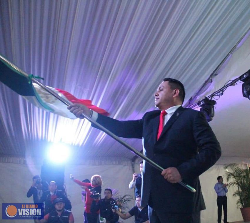 Víctor Manríquez dio el tradicional Grito de Independencia en Uruapan  