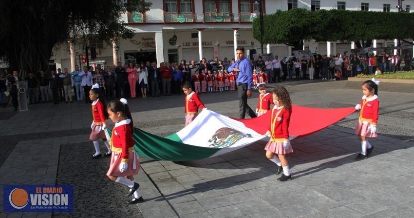 Alumnos de los Cendis Uruapan dieron ejemplo de civismo
