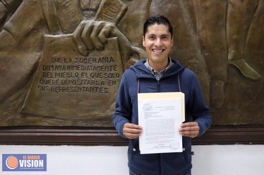 Javier Paredes presenta iniciativa para eliminar financiamiento público a Partidos 