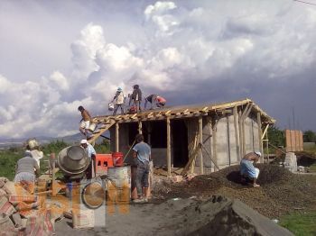 Avanza la construcción de las aulas de material para escuela