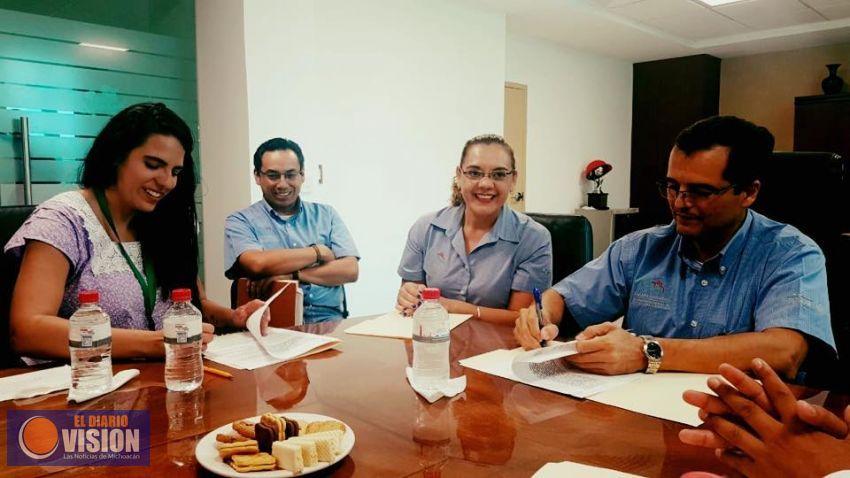 Firma de convenio en la Administración Portuaria en Lázaro Cárdenaz