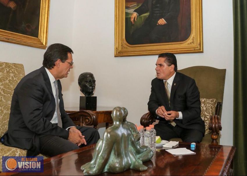 Arriba Silvano Aureoles a Palacio de Gobierno 