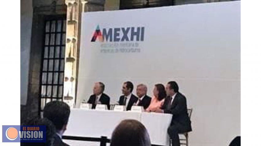 Promete AMLO a representantes petroleros respetar contratos