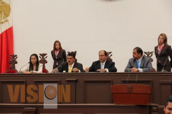 Ante bloqueo en carretera a Zitácuaro, legisladores intentaron recordar instalación.