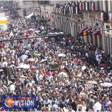En confianza, michoacanos hacen suyo Desfile a Morelos