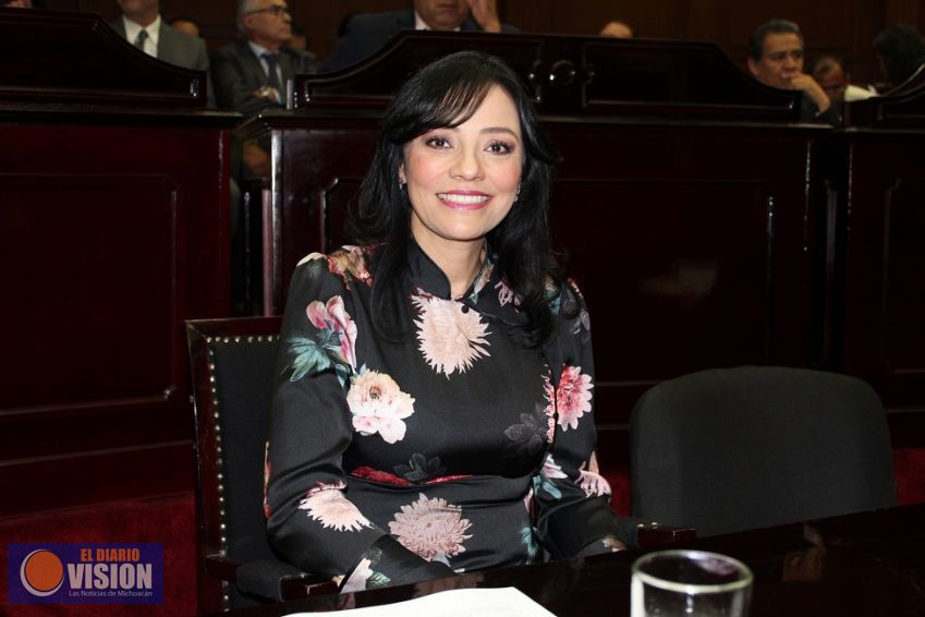 Adriana Hernández refrenda su compromiso para trabajar en beneficio de los michoacanos