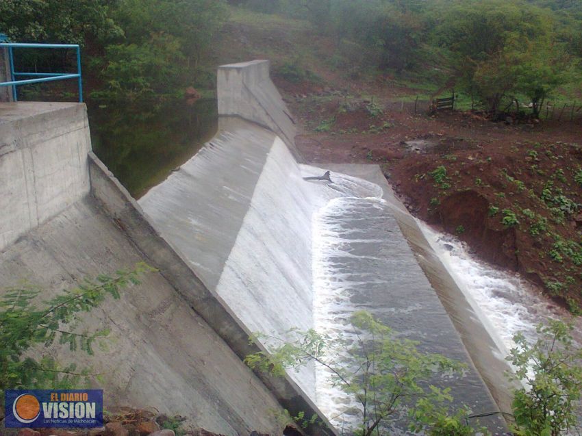 Construye Sedrua seis presas ciclópeas en Michoacán