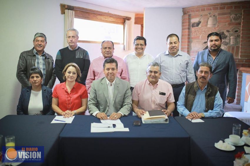Toño García sostiene encuentro con presidentes municipales de Pueblos Mágicos 