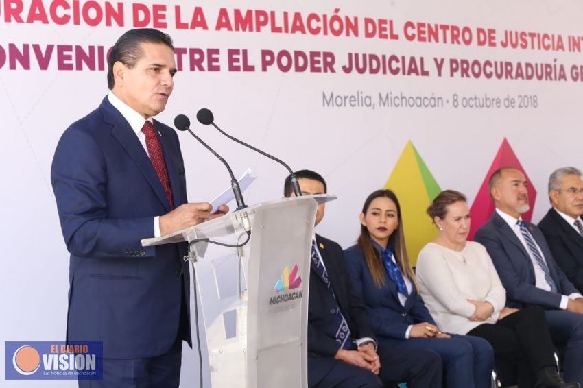 Combatir de raíz la violencia de género: Silvano Aureoles