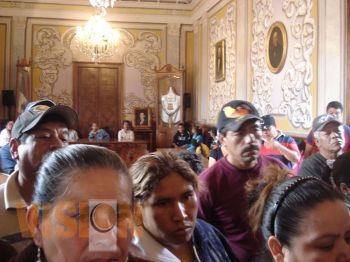 Entregan contratos de agua y de energía eléctrica en la colonia Verónica López II de Tarímbaro
