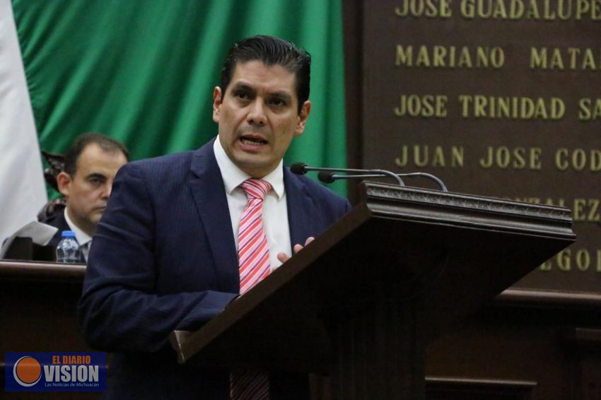 Propone Ernesto Núñez prohibir uso de bolsas de plásticos y popotes en comercios
