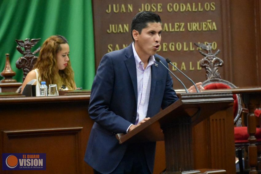 Avanza en Comisiones propuesta de Javier Paredes para reducir financiamiento a partidos 