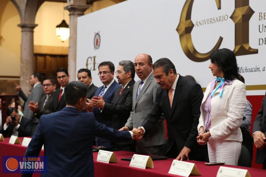 Asiste el Alcalde Raúl Morón al CI Aniversario de la fundación de la UMSNH 