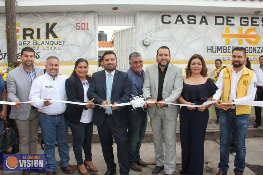 Inauguran, Humberto González y Erik Juárez, casa de gestión en Puruándiro