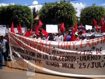 Instala plantón indefinido Antorcha Campesina