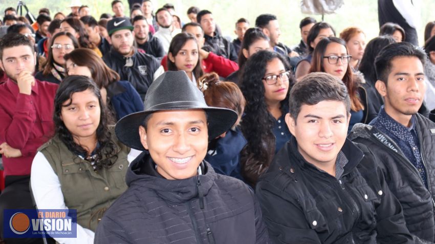 Participarán estudiantes de Uruapan en el programa “Pen-Pal” con Coulver City