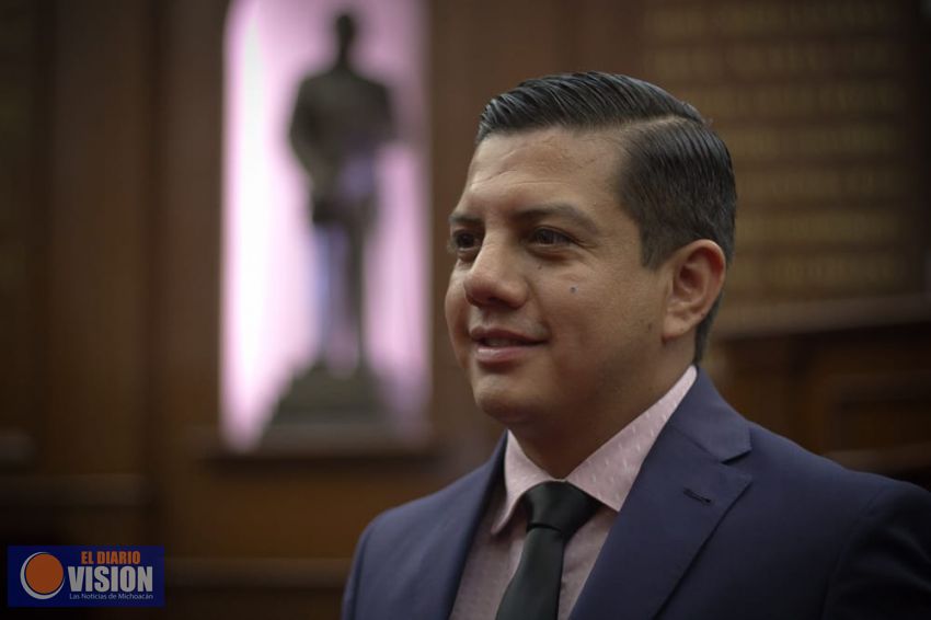 Debemos velar por garantizar servicios de salud a las michoacanas: Oscar Escobar 