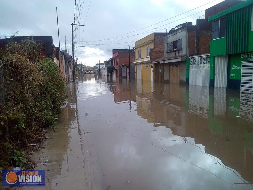 Morelia bajo el agua, fuerte lluvia  inunda colonias del poniente