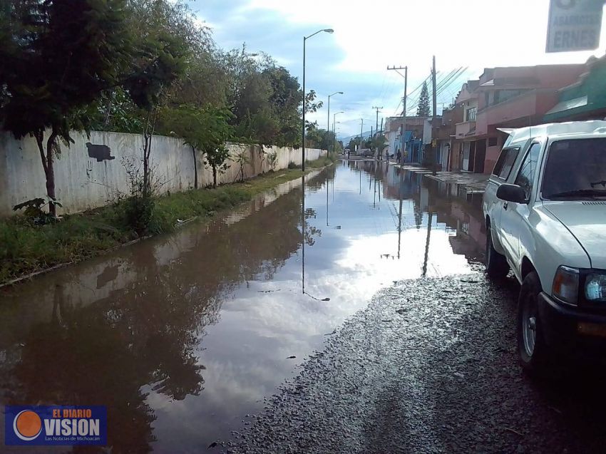 Continua Río Grande a su máxima capacidad, ciudadanos en la incertidumbre ante posible lluvia