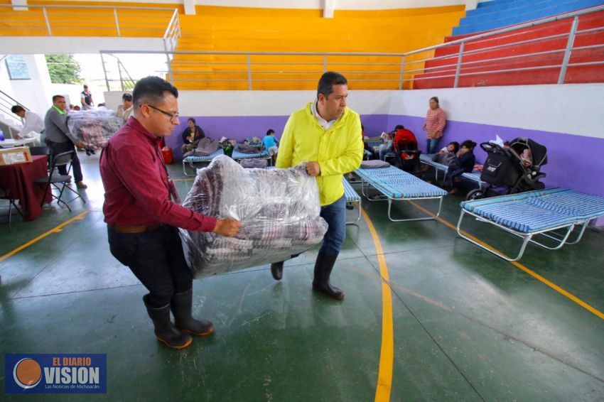 Entrega Sedesoh apoyos a familias afectadas por inundaciones