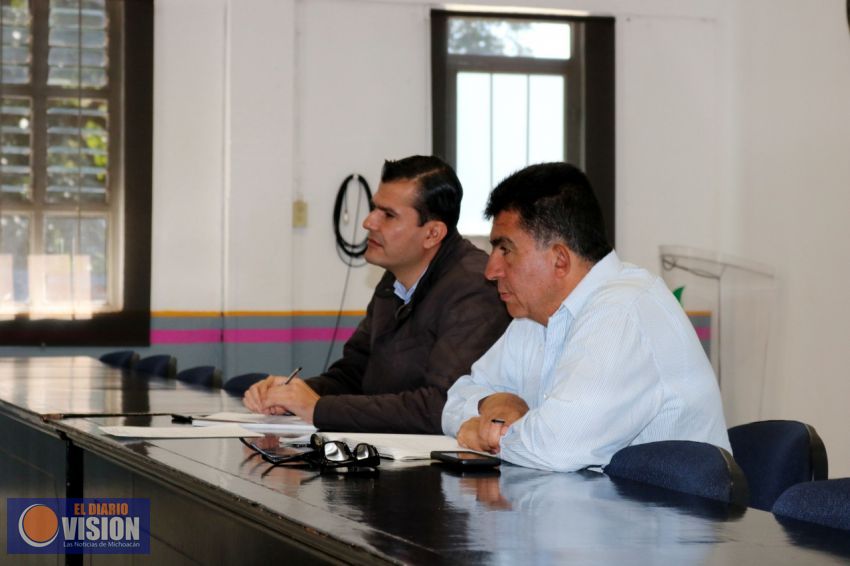 Taxistas de Capacuaro solicitan intervención de autoridades municipales para frenar “pirataje”