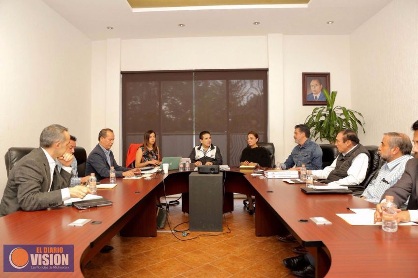 Llama Gobernador a sector agroindustrial aguacatero a respetar la ley