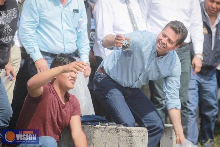 Toño García impulsa la acuacultura en Michoacán 