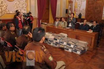 Alcaldesa entrega nuevos uniformes a tránsito municipales