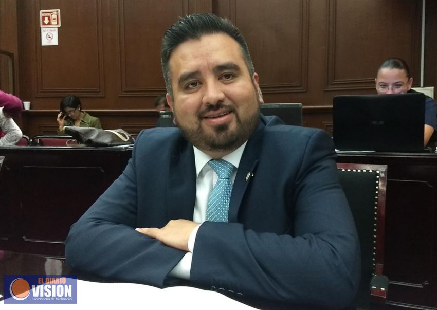 Erik Juárez propone nueva ley de remuneraciones para los servidores públicos 