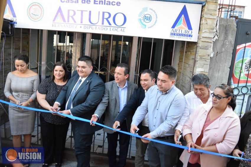 Arturo Hernández inaugura su casa de Enlace en Zacapu 