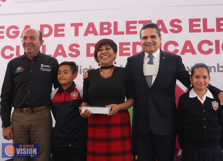 Avanza Michoacán en digitalización de la educación: Silvano Aureoles 
