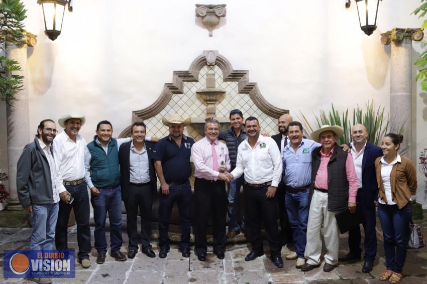 Fortalecerá Raúl Morón a mezcaleros michoacanos a través de Encuentro Nacional