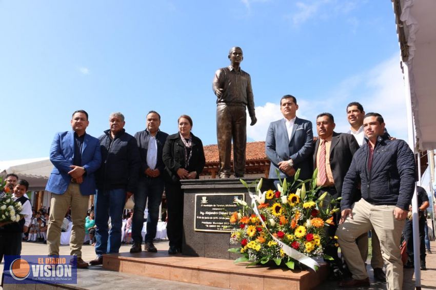 Víctor Manríquez reconoce legado de Alejandro Chávez para el desarrollo de Taretan 