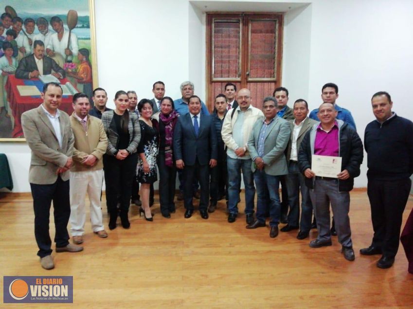 Reciben defensores públicos conferencia en materia de justicia para adolescentes