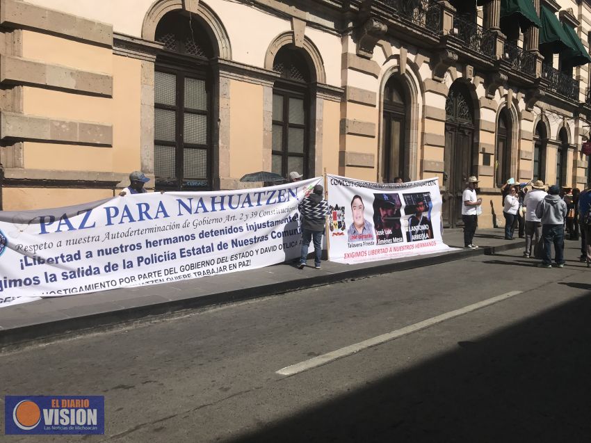 Comuneros de Nahuatzen bloquean acceso al Congreso del Estado