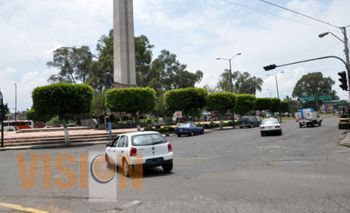 Cambian sentidos de circulación en vías laterales al obelisco a Lázaro Cárdenas