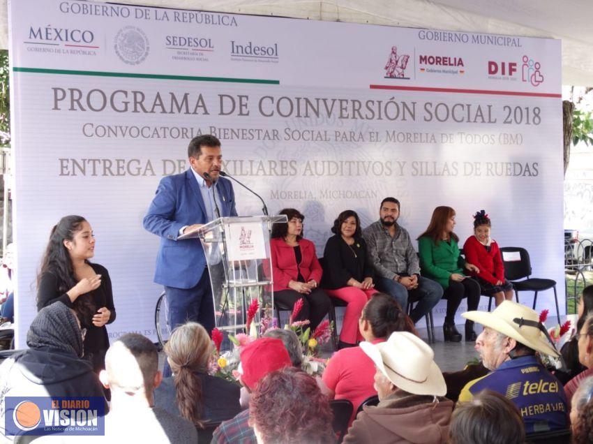 Entrega Ayuntamiento y Federación apoyos a personas con discapacidad 