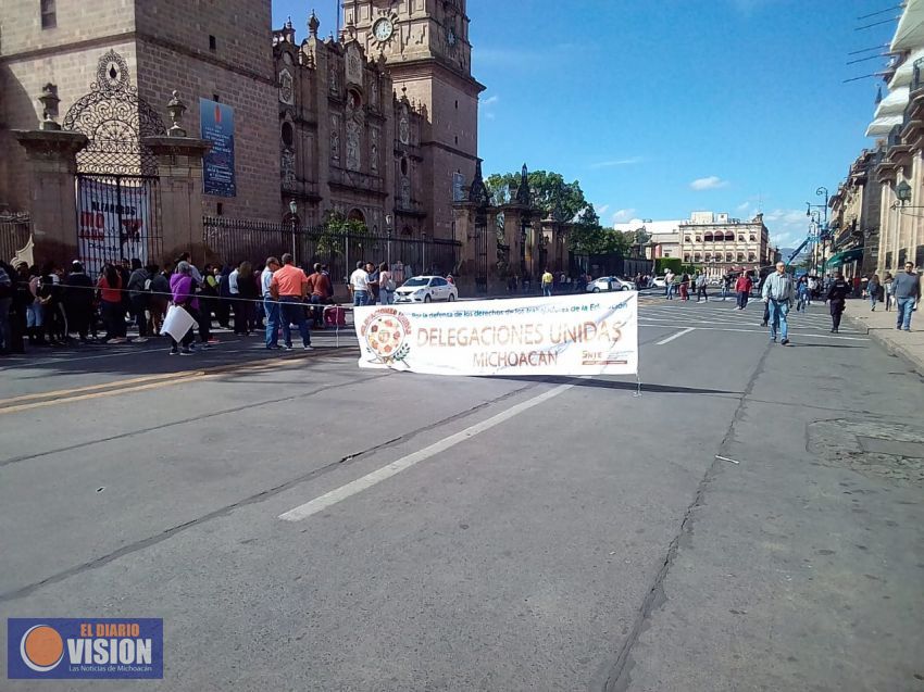 Delegaciones Unidas por Michoacán, bloquean Avenida Madero