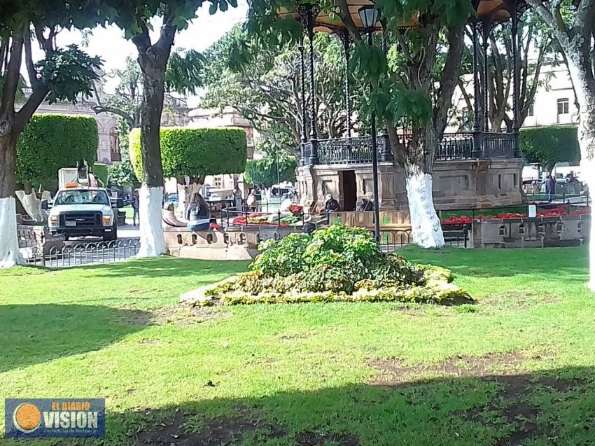 Inicia Semacm instalación del nacimiento monumental en la plaza de armas