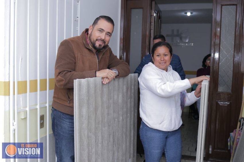 Humberto González entrega apoyos a la población del Distrito de Puruándiro  