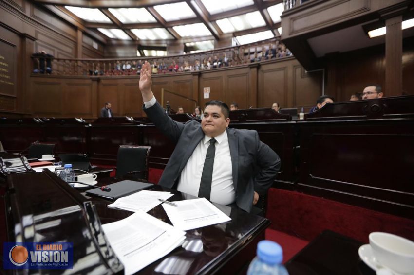 Presenta Arturo Hernández su 3 de 3; es el primer diputado local 
