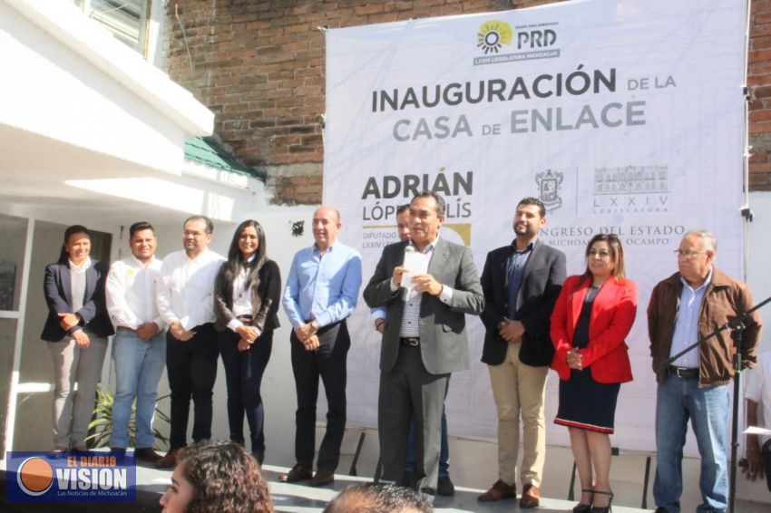 Para caminar de la mano de los ciudadanos, inaugura Adrián López Solís Casa de Enlace en Zitácuaro
