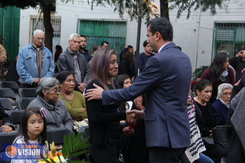 Rinden homenaje de cuerpo presente al profesor Ramón Guzmán Ramos