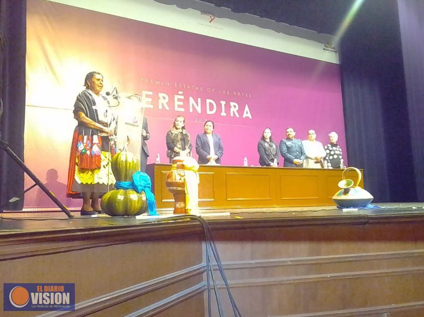 Reconocen a lo mejor de las artes en los premios 