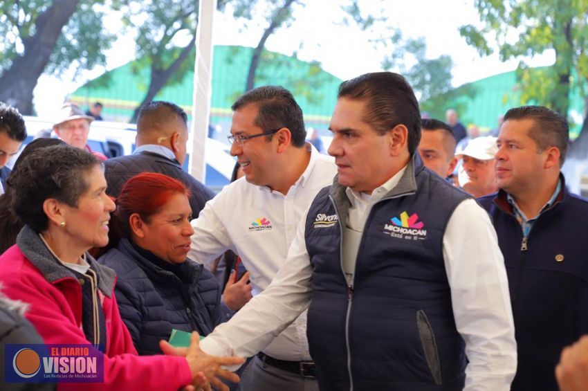 Entregan Silvano Aureoles y Raúl Morón apoyos a más de 2 mil damnificados por lluvias en Morelia 
