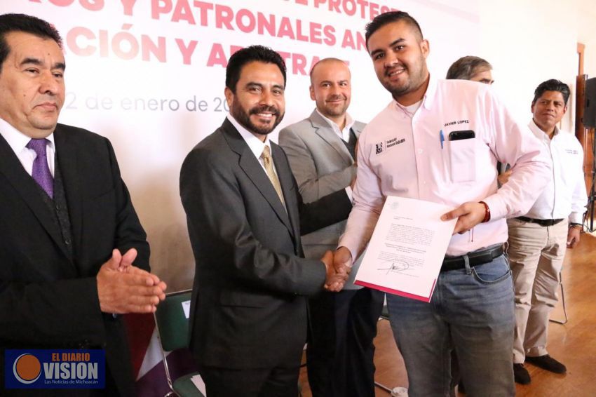 Realiza Segob toma de protesta de representantes a la Junta Local de Conciliación y Arbitraje